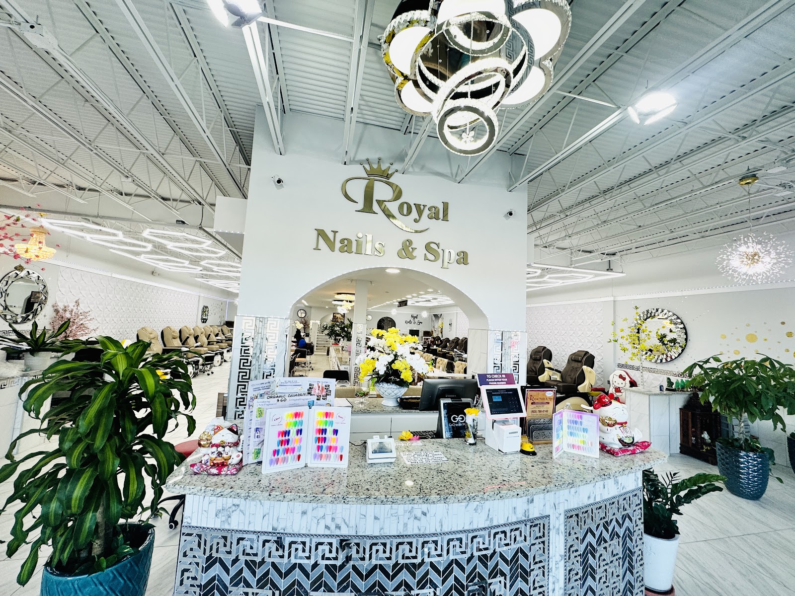 ROYAL NAILS IN BUSH RIVER RD (NAILS.LASHES.BROWS TINTING) nail photo 5